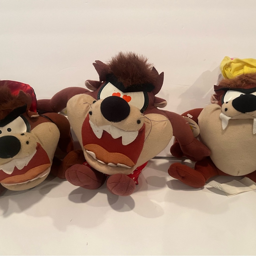 Vintage Looney Tunes Taz Tasmanian Devil Holiday Bundle Carrot 10” Plush
